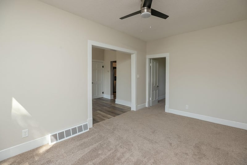 120 W Winona Ave, Kellogg, MN 55945