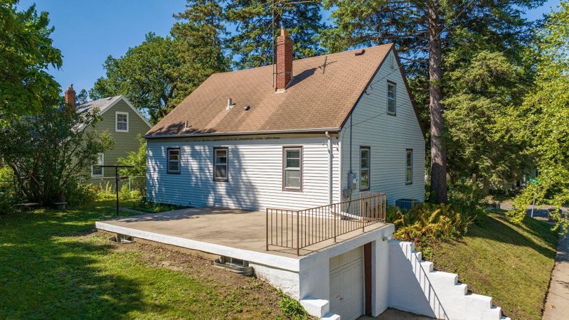 328 Russell Ave N, Minneapolis, MN 55405