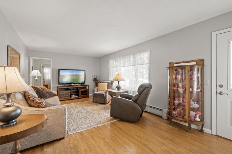 1345 Valley St, Chaska, MN 55318
