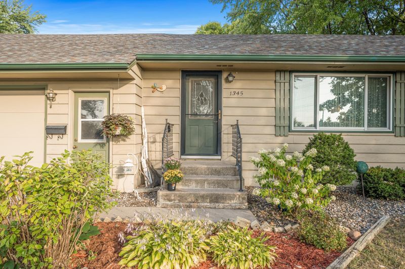 1345 Valley St, Chaska, MN 55318