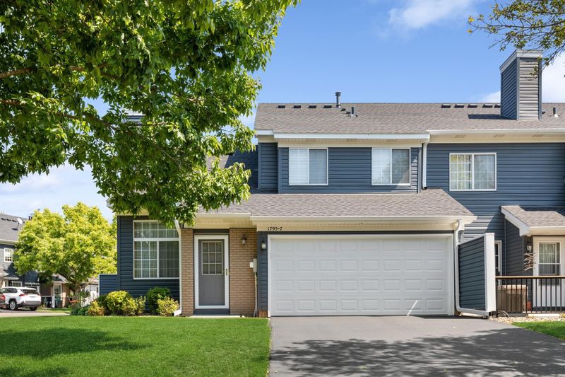 1795 Donegal Dr #7, Woodbury, MN 55125