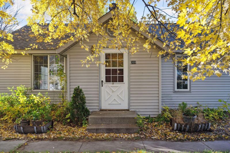 209 W Elm St, Parkers Prairie, MN 56361