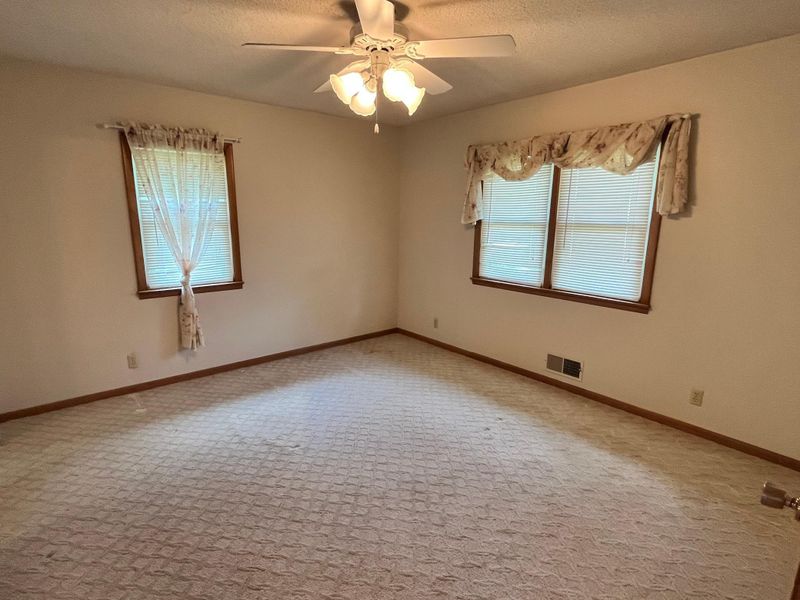 1015 Day St, Fairmont, MN 56031
