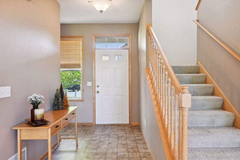 1752 Prescott Ln, Chaska, MN 55318