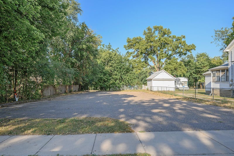 1807 1st Ave, Anoka, MN 55303