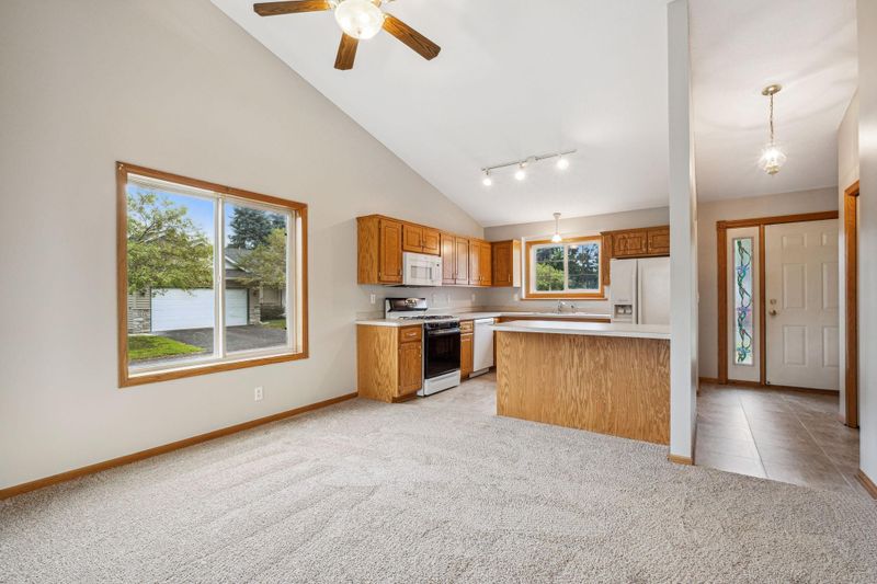 987 County Road D E, Maplewood, MN 55109