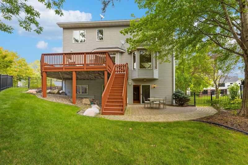 9332 Shetland Rd, Eden Prairie, MN 55347