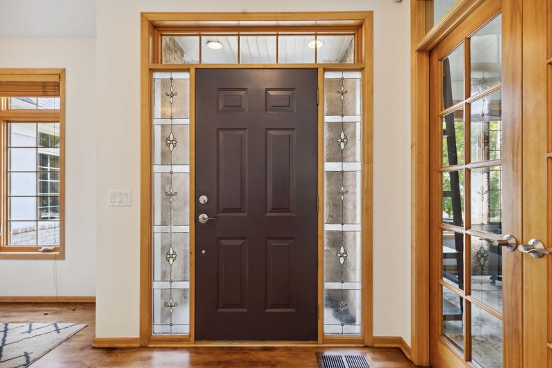 9332 Shetland Rd, Eden Prairie, MN 55347