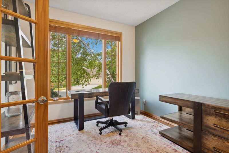 9332 Shetland Rd, Eden Prairie, MN 55347