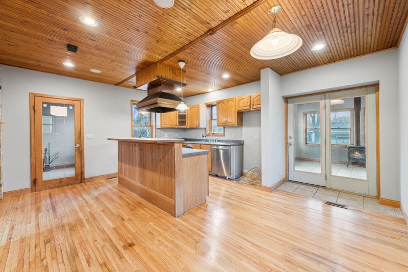 215 W 1st St, Chaska, MN 55318