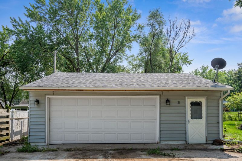 1042 90th Ave NE, Blaine, MN 55434