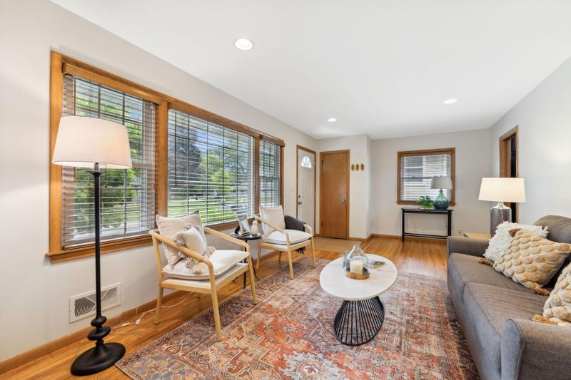 1326 Independence Ave S, Saint Louis Park, MN 55426