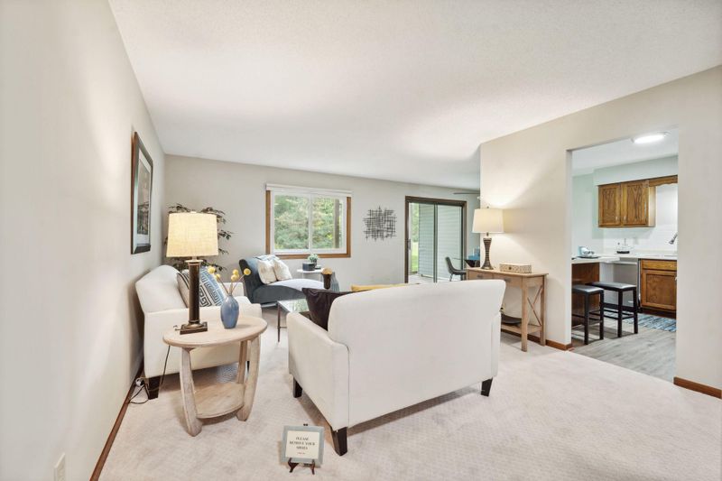 993 Heritage Ct E #304, Vadnais Heights, MN 55127