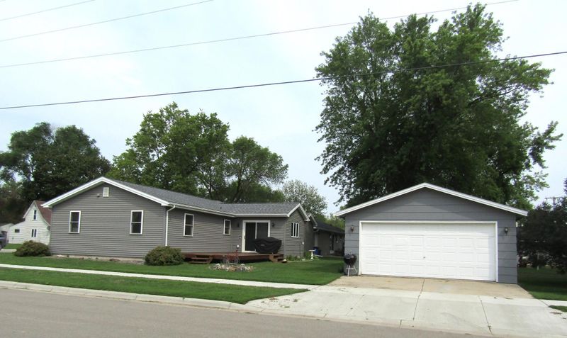 385 3rd St, Dawson, MN 56232