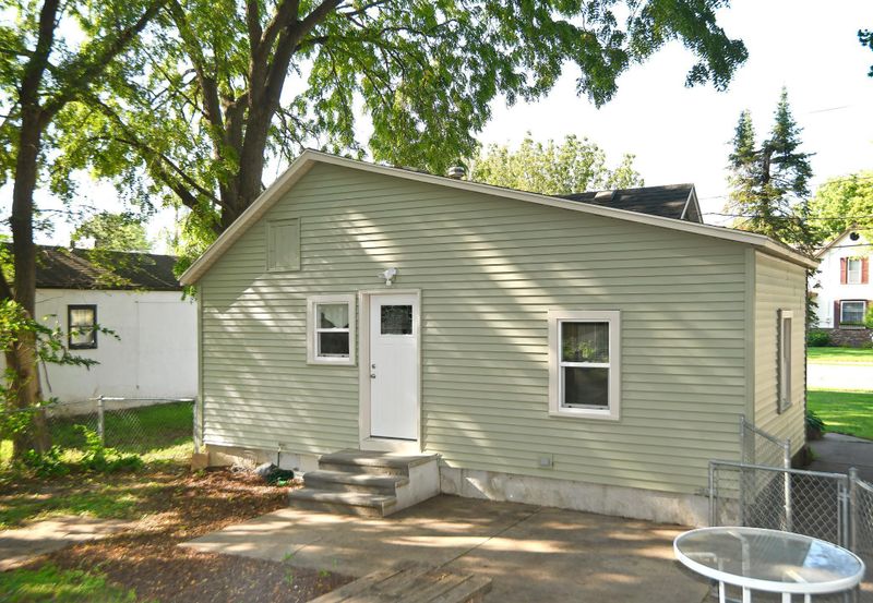 1121 7th St NW, Faribault, MN 55021