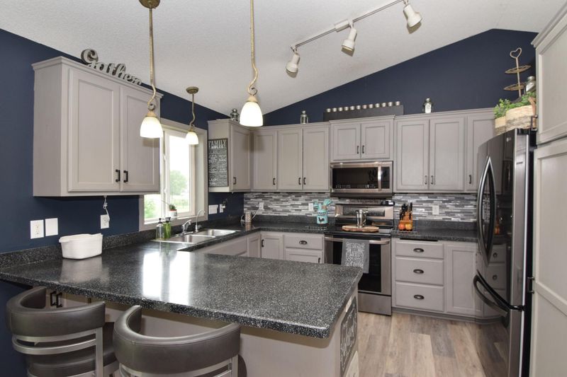 1916 Independence St S, Cambridge, MN 55008