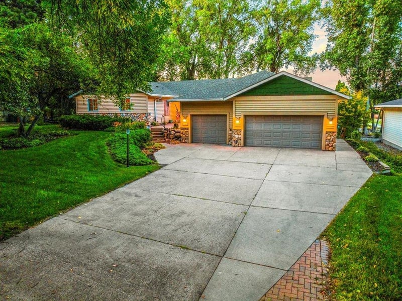 1228 Bluebill Bay Rd, Burnsville, MN 55306