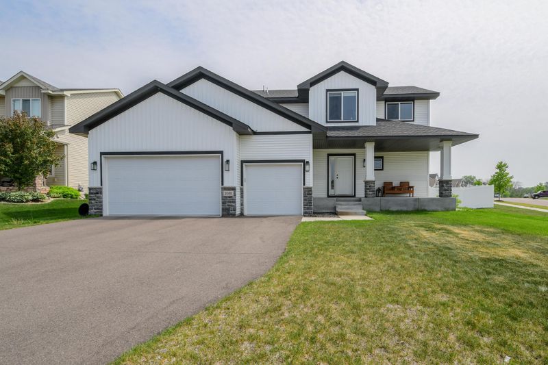 2081 Red Oak Ln, Lino Lakes, MN 55038