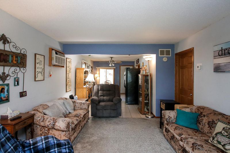 409 W 6th St, Winthrop, MN 55396