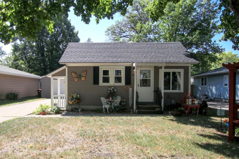 409 W 6th St, Winthrop, MN 55396