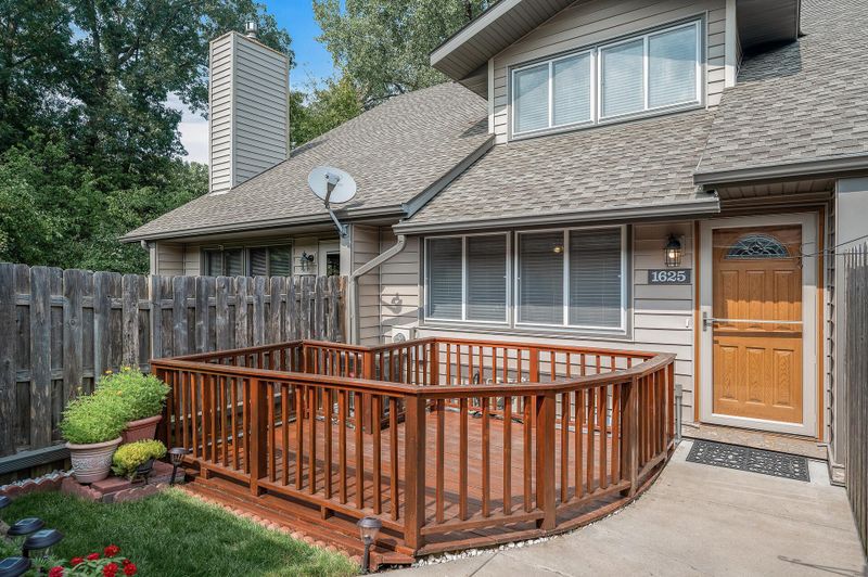 1625 N Brenner Ps, Fridley, MN 55432