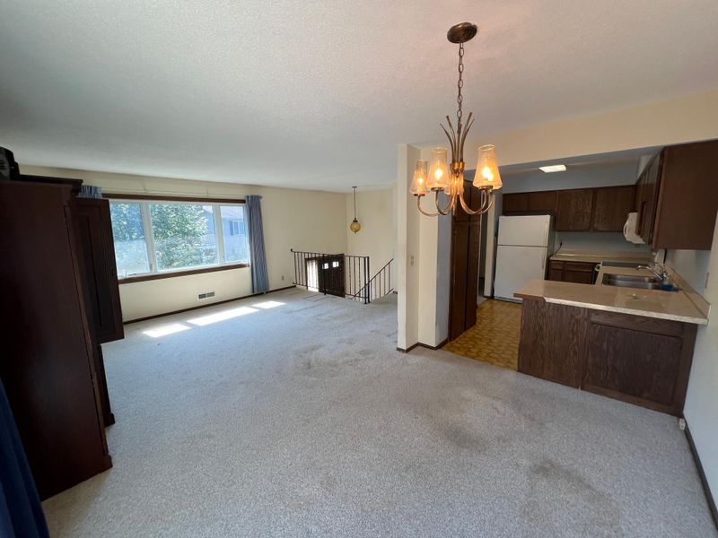 8420 W 100th St, Bloomington, MN 55438
