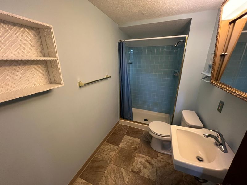 8420 W 100th St, Bloomington, MN 55438