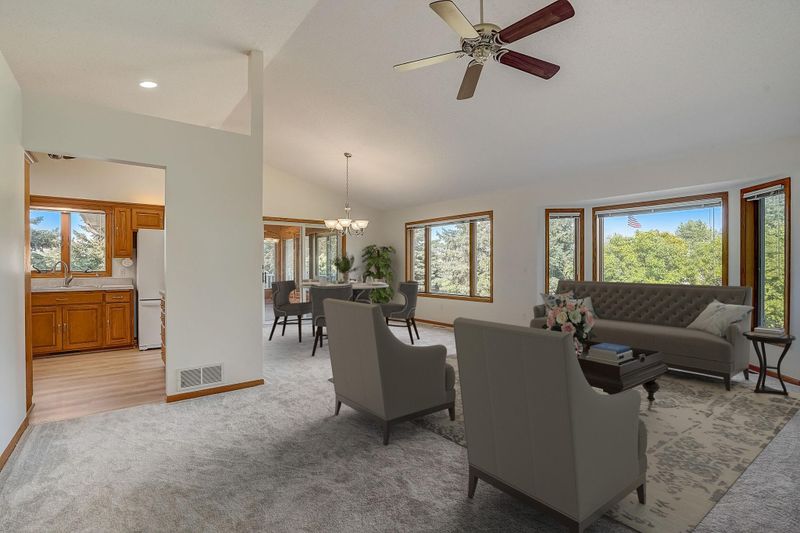 745 Shannon Ln, Belle Plaine, MN 56011
