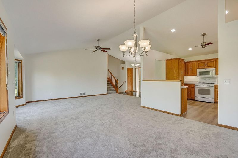 745 Shannon Ln, Belle Plaine, MN 56011