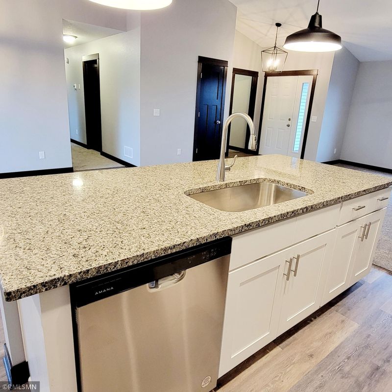 380 Horizon Dr, Le Center, MN 56057