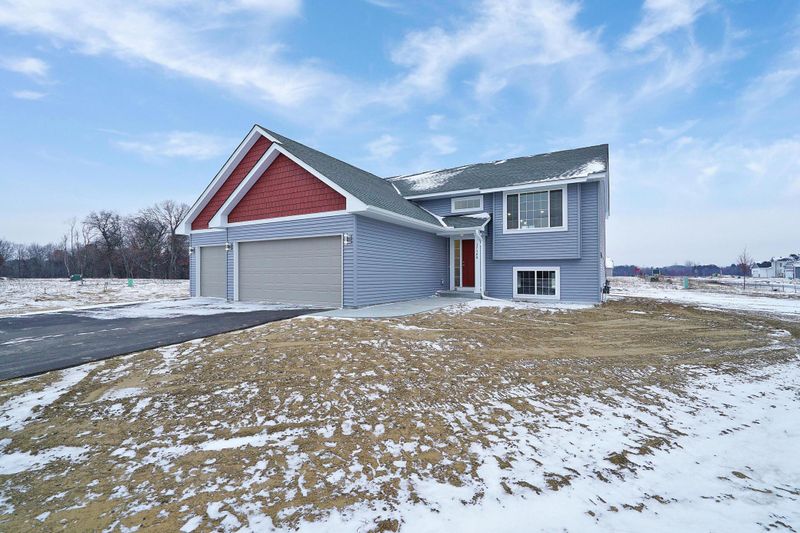 37588 Granite Ct, North Branch, MN 55056