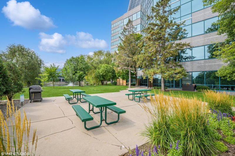 5601 Smetana Dr #902, Minnetonka, MN 55343