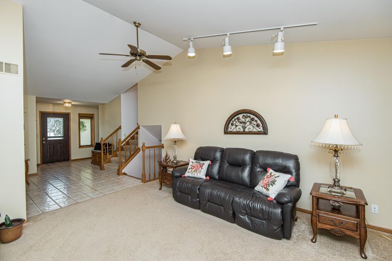 4040 Huntington Ln NW, Rochester, MN 55901