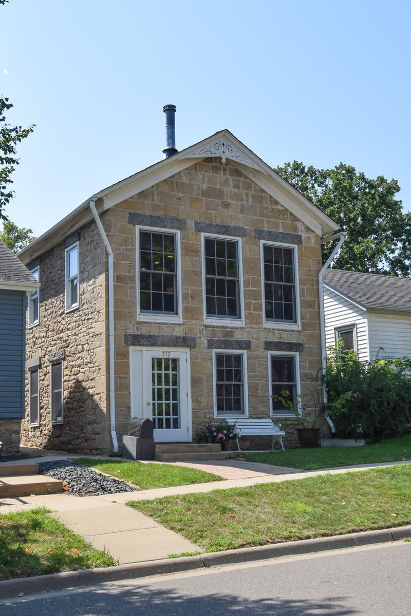 312 4th St E, Hastings, MN 55033