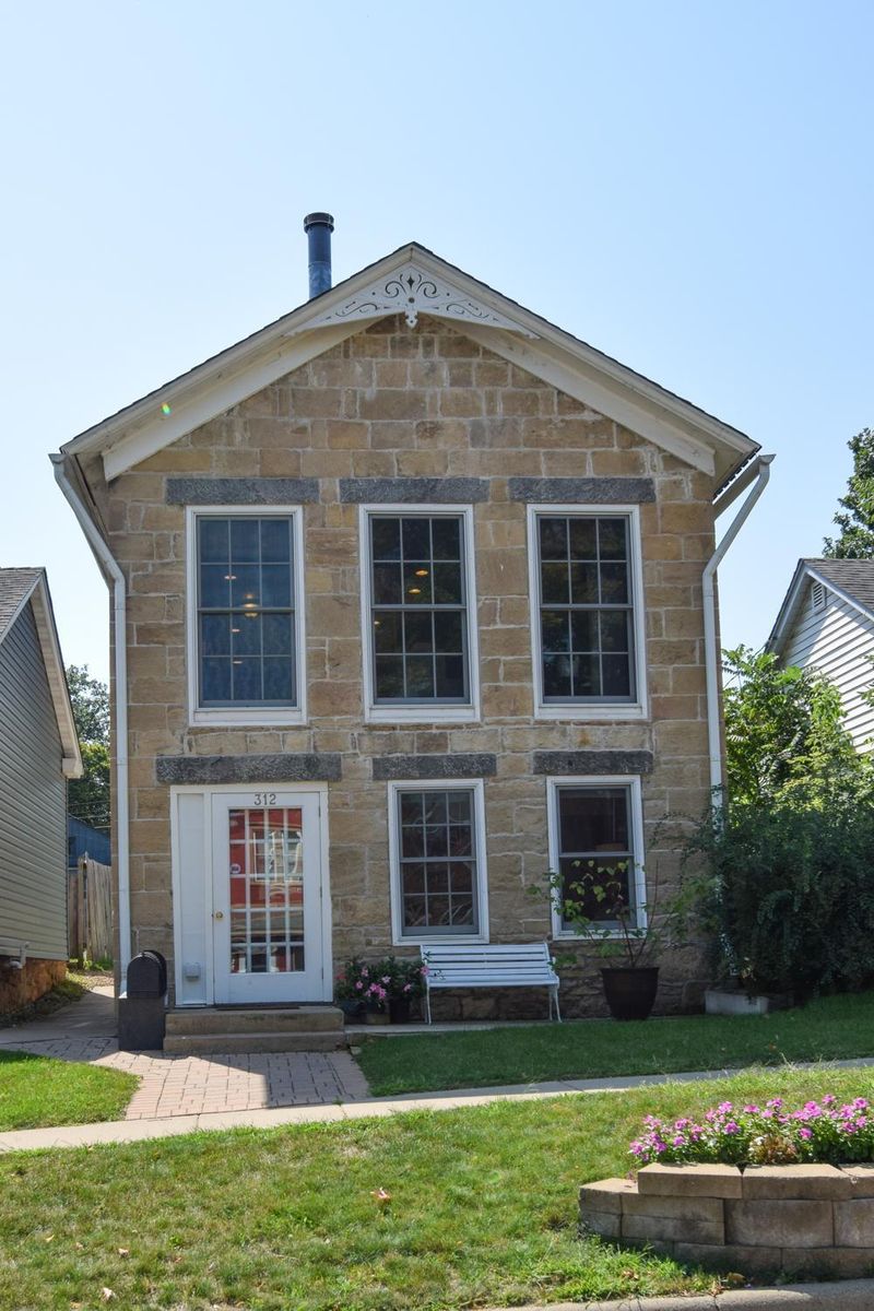 312 4th St E, Hastings, MN 55033