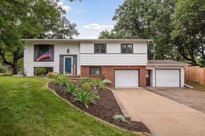 9636 Flintwood St NW, Coon Rapids, MN 55433
