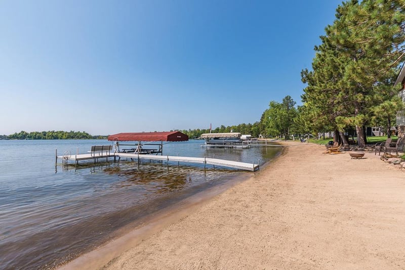 1295 Sun Valley Dr, East Gull Lake, MN 56401