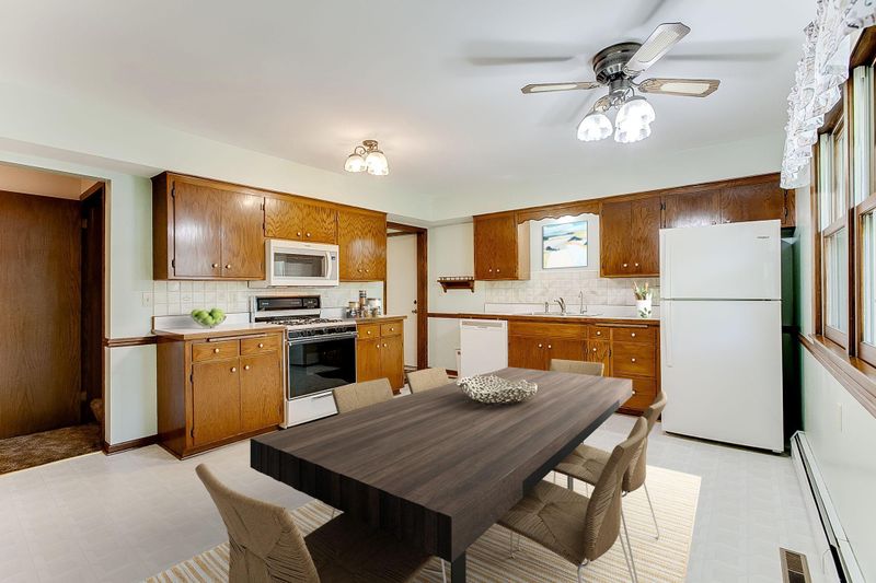 4185 Maplewood Rd, Saint Bonifacius, MN 55375