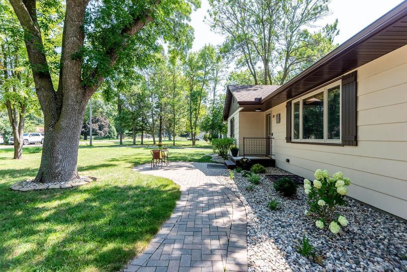 125 Bittersweet Ln, Mankato, MN 56001