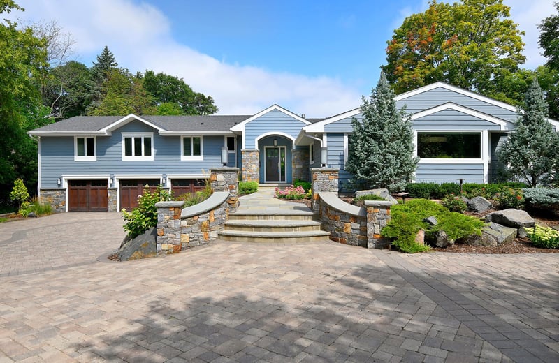 4720 W 66th St, Edina, MN 55435