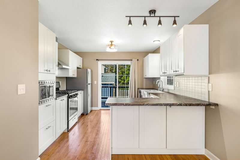 1057 Rose Ave E, Saint Paul, MN 55106