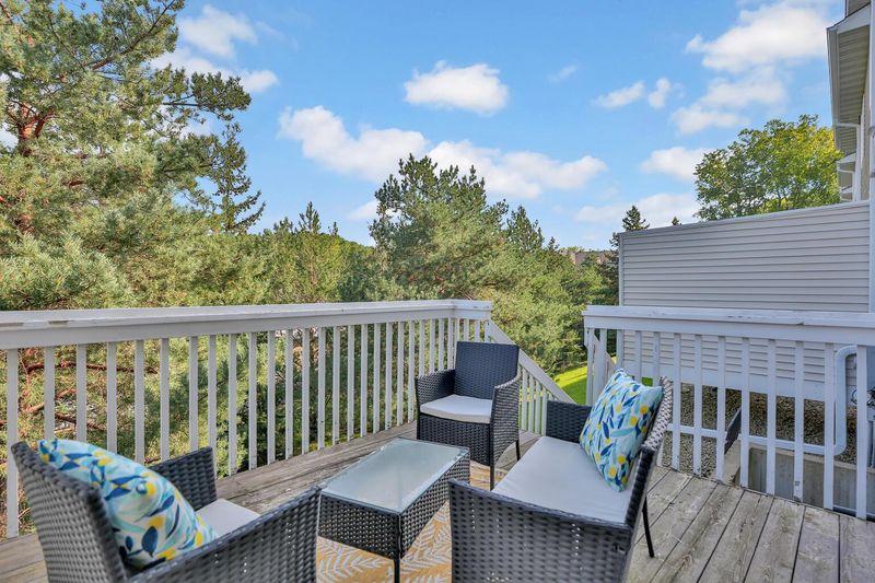 300 Mcknight Rd S #212, Maplewood, MN 55119