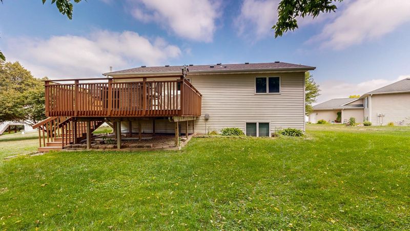 725 7th St NW, Plainview, MN 55964