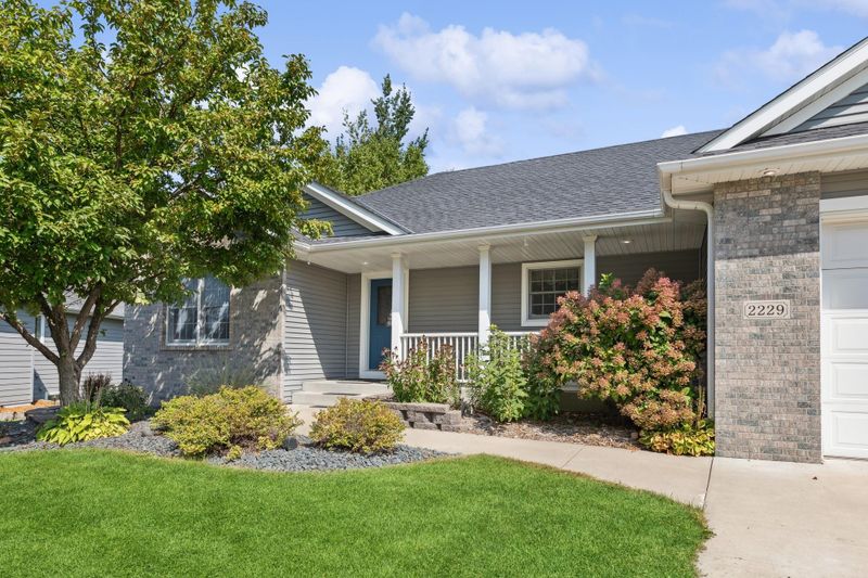 2229 Greenfield Dr E, Northfield, MN 55057