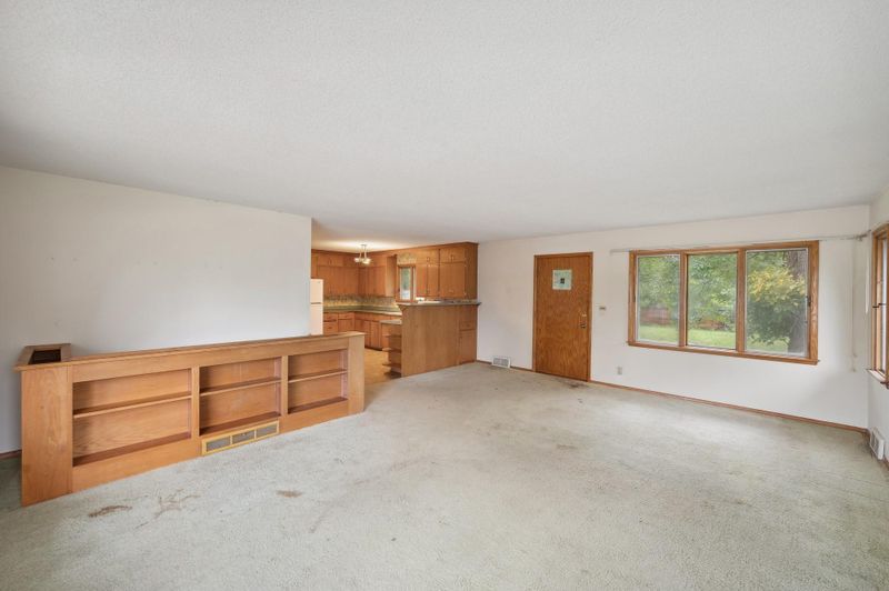 1900 Eustis St, Lauderdale, MN 55113