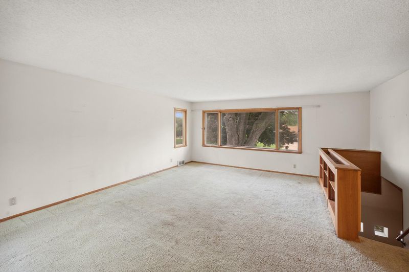 1900 Eustis St, Lauderdale, MN 55113