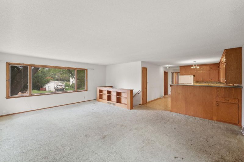 1900 Eustis St, Lauderdale, MN 55113