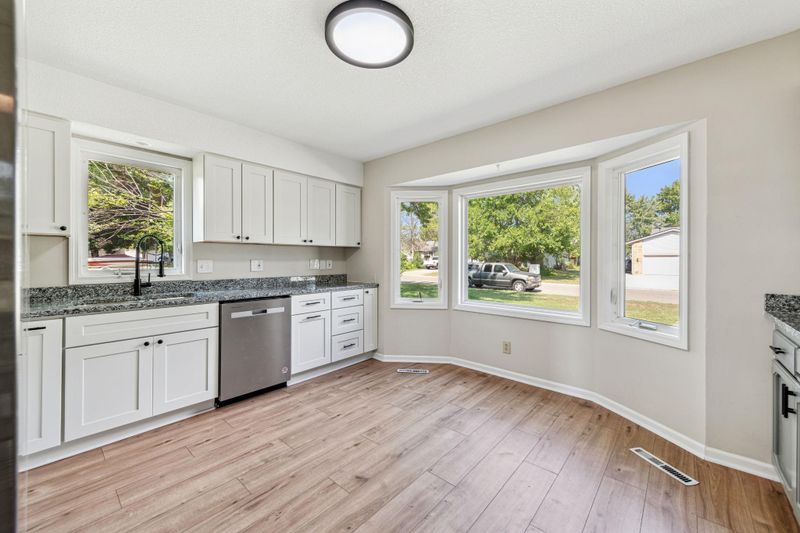 16195 Gauntlet Ct W, Rosemount, MN 55068