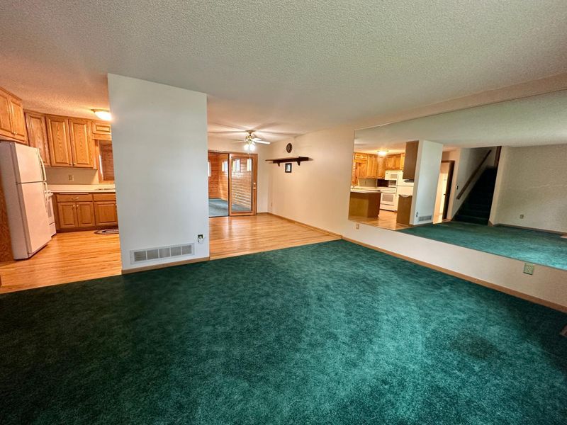 186 Gladstone Cir, Blaine, MN 55014