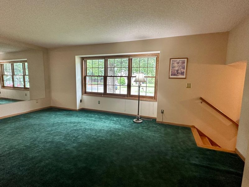 186 Gladstone Cir, Blaine, MN 55014